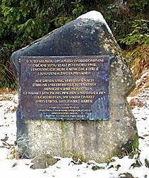 Památník u šumavského Františkova věnovaný místním převaděčům